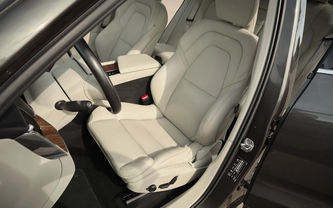 Volvo XC 60 cena 126800 przebieg: 103000, rok produkcji 2019 z Zduny małe 667